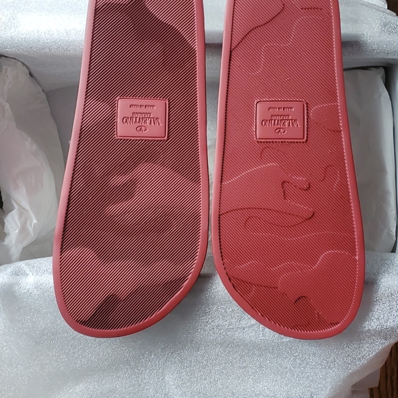 Valentino Slides - Picture 3 of 7